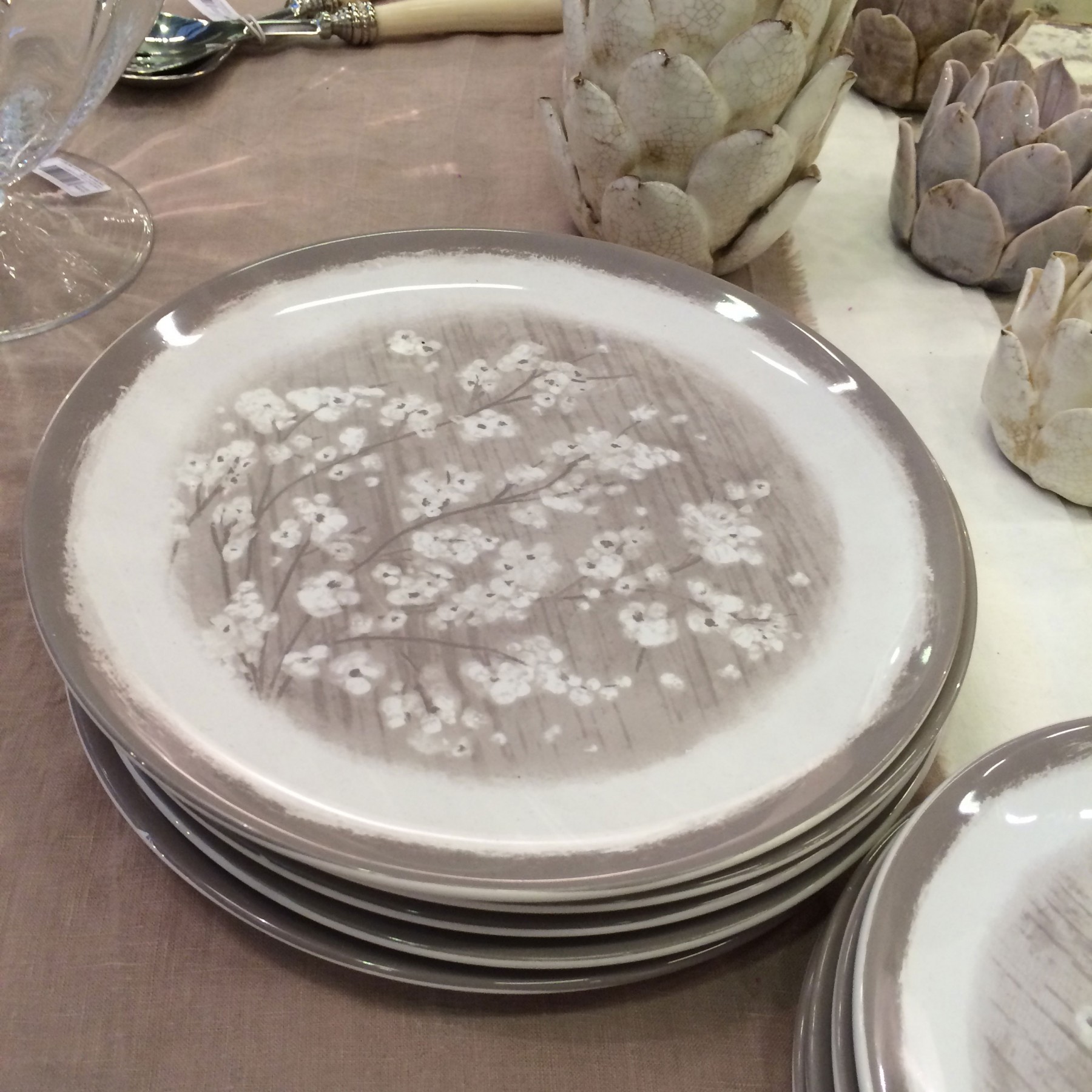 Pommier - Assiette à dessert  grise et fleur de pommier en porcelaine (par2)
