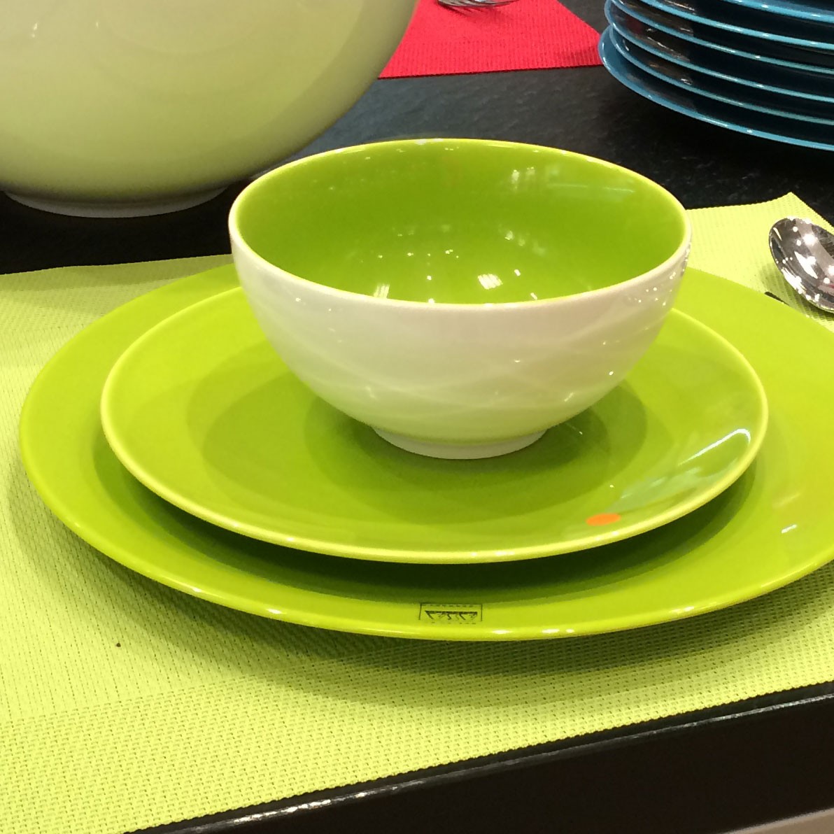 Colors it - assiette calote vert kiwi porcelaine (par 2)